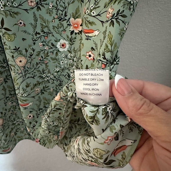 Beautiful light weight new blouse easy - Picture 6 of 11